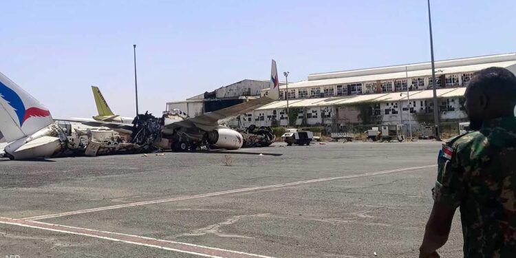 دمار مطار الخرطوم
