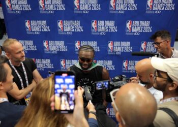 «إن بي إيه»: سلتيكس يواجه ناغتس في أبوظبي استعداداً للموسم الجديد