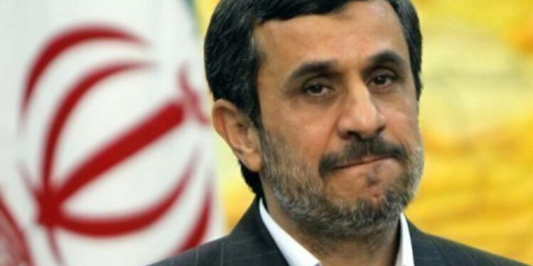 وسائل إعلام إيرانية: مقتل الرئيس الإيراني الأسبق أحمدي نجاد في إطلاق نار بطهران