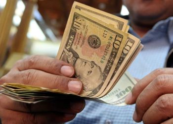 الدولار يقفز إلى (270)جنيهاً
