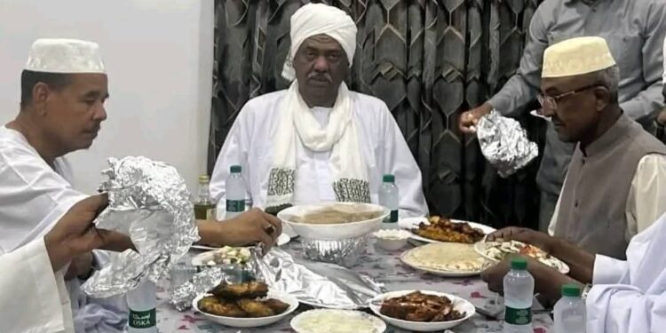 ناشطون: مائدة استقبال عنان صفعة في وجه الشعب السوداني الذي لا يجد سوى البليلة والعدس