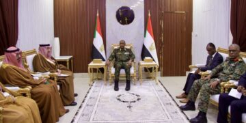 البرهان يستقبل الوفد السعودي