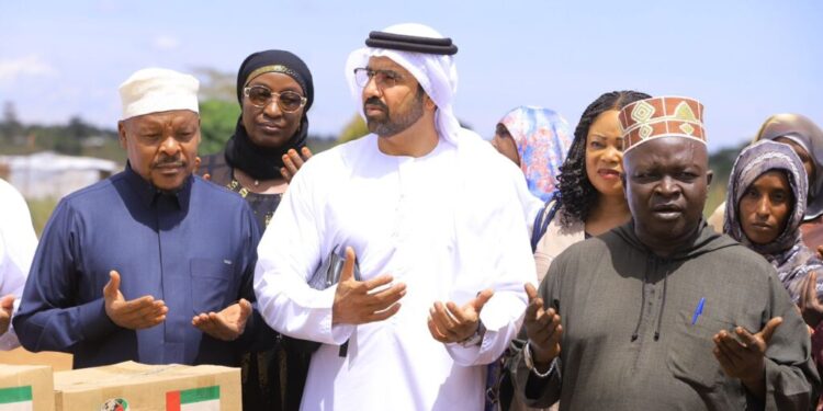 بـ30 ألف سلة غذائية.. الإمارات تعزز دعمها للاجئين السودانيين في أوغندا