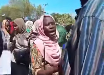 صورة لنساء كادوقلي في تظاهرة تدين انتهاكات الجيش