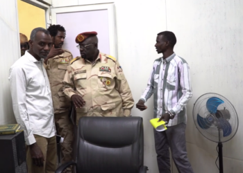 قائد الفرقة الثانية بولاية وسط دارفور يقف على طبيعة الأوضاع وسير العمل بإذاعة زالنجي