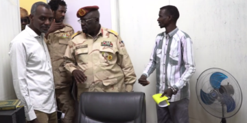 قائد الفرقة الثانية بولاية وسط دارفور يقف على طبيعة الأوضاع وسير العمل بإذاعة زالنجي