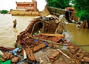 يغرق في شهواته والشعب تغرقه السيول❗