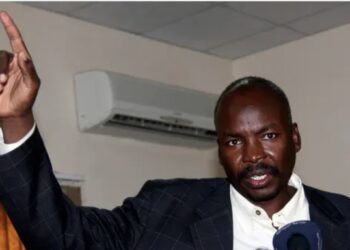 صحفية: الكوز أحمد هارون أمر البرهان بالترويج لمصطلح (حرب الكرامة)