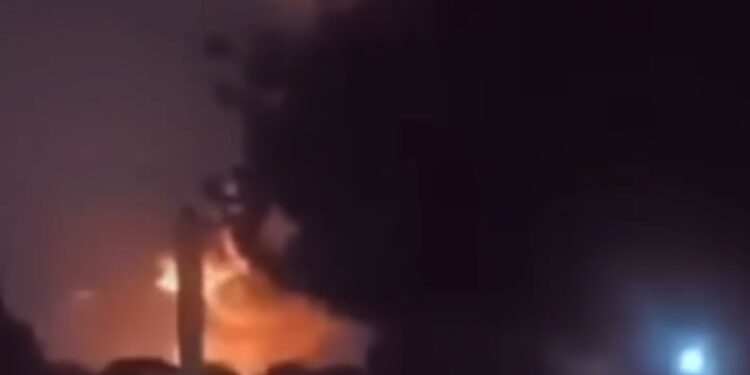 مصادر عسكرية: مسيرات مجهولة تستهدف مخازن الجيش في أم درمان