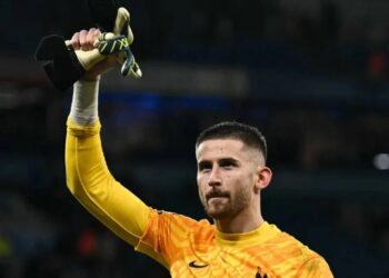 جوليلمو فيكاريو حارس توتنهام يخضع لجراحة في الكاحل