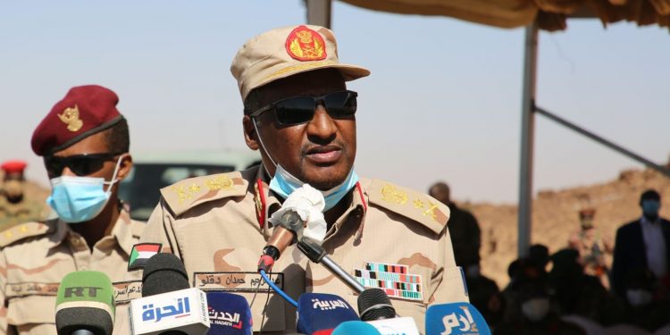 دقلو : القوات المسلحة على قلب رجل واحد وتعمل على رفعة السودان وحمايته.!