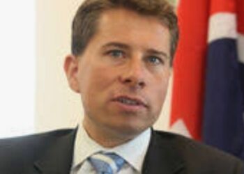 المنسق الأممي فليتشر يزور نازحي الجنينة