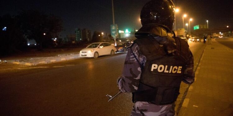 الشرطة تكشف حقيقة مغادرة عدد كبير من الضباط للبلاد