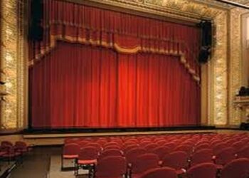 ممثل مصري يعتزل ويعلن رغبته بالهجرة لـ”غسل الصحون”